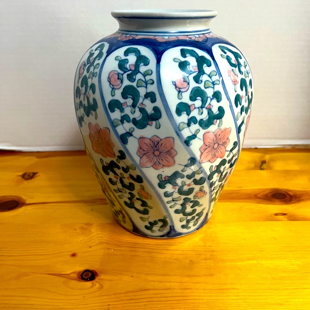 Vintage Chinese Asian Porcelain Vase 9” Tall White Blue Floral